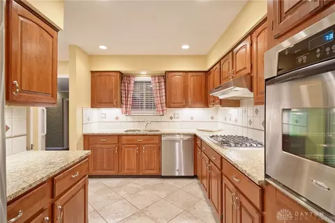 Kitchen - 4825 Ackerman Blvd, Kettering, OH 45429 photo 3 of 4