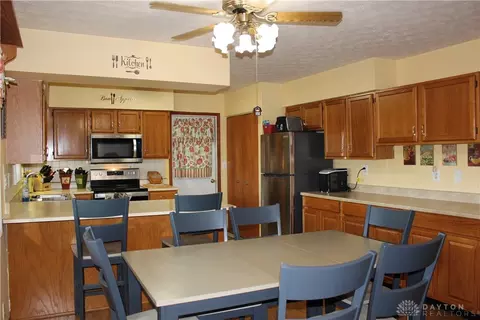 Kitchen - 4444 Wayne Trace Rd, Eaton, OH 45320 photo 2 of 8