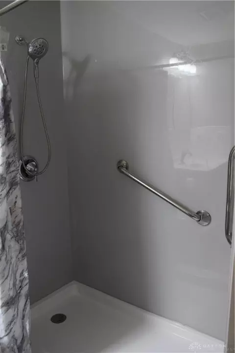 Bath - 4444 Wayne Trace Rd, Eaton, OH 45320 photo 6 of 7