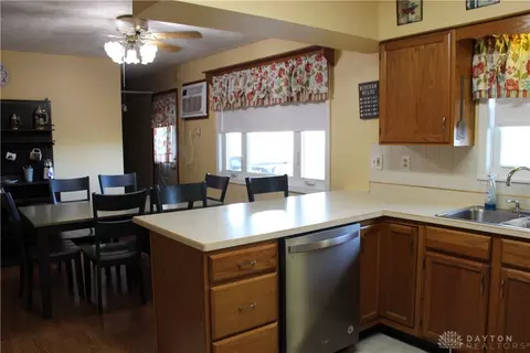 Kitchen - 4444 Wayne Trace Rd, Eaton, OH 45320 photo 6 of 8