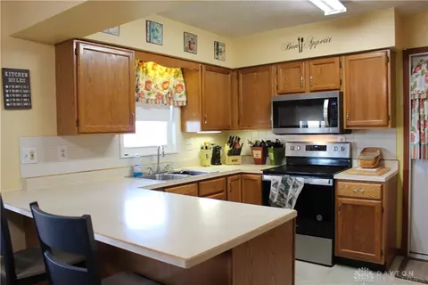Kitchen - 4444 Wayne Trace Rd, Eaton, OH 45320 photo 4 of 8