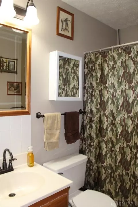Bath - 4444 Wayne Trace Rd, Eaton, OH 45320 photo 1 of 7