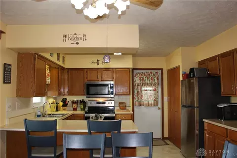 Kitchen - 4444 Wayne Trace Rd, Eaton, OH 45320 photo 3 of 8