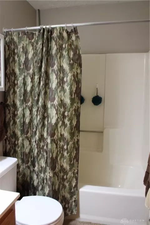 Bath - 4444 Wayne Trace Rd, Eaton, OH 45320 photo 2 of 7