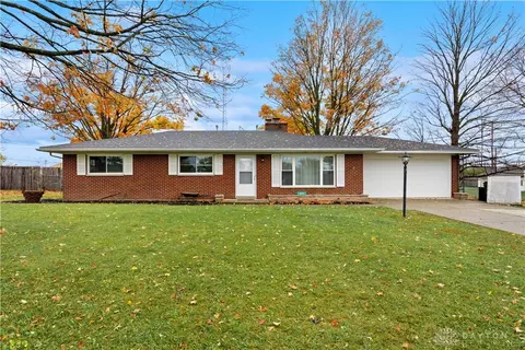 3083 Warner Dr, Fairborn, OH 45324