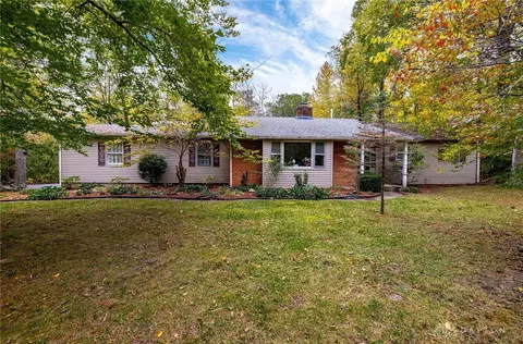 7 Oakhill Dr, Oxford, OH 45056