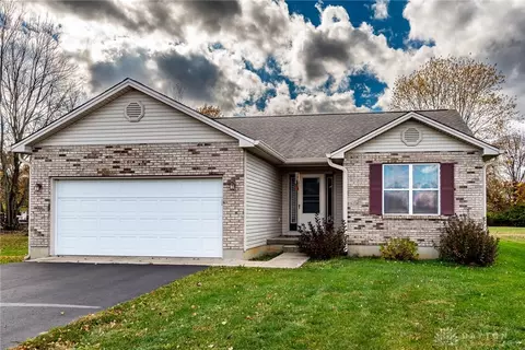 8822 Fawn Trl, Blanchester, OH 45107