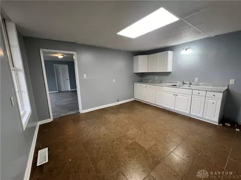 1308 W High St, Springfield, OH 45506 photo 7