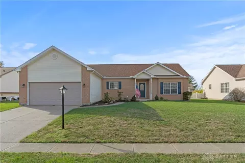 695 Birchton Pl, Fairborn, OH 45324
