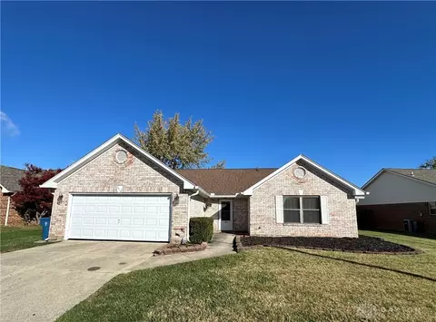 8818 Deer Hollow Dr, Dayton, OH 45424