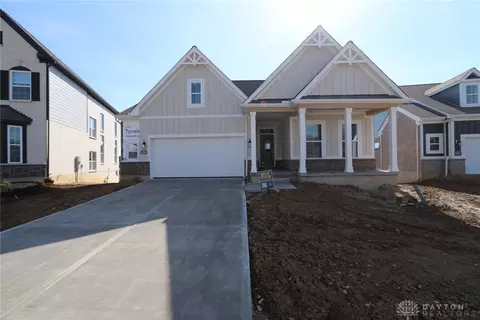 409 Carleton Dr #182, Sugarcreek Township, OH 45440