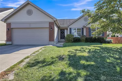 5058 Dayflower Dr, Tipp City, OH 45371