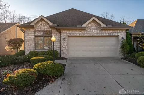 7271 Hartcrest Ln, Centerville, OH 45459