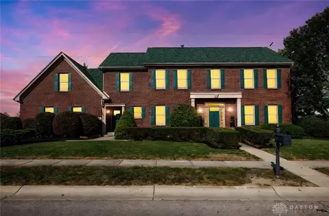 370 Saint Andrews Trl, Miamisburg, OH 45342