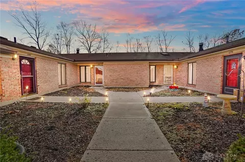 1268 Hollowbrook Dr, Washington Township, OH 45458