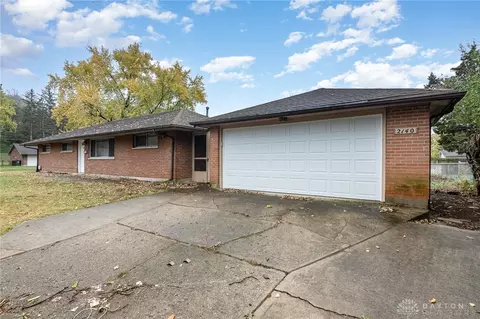 2140 Los Arrow Dr, Dayton, OH 45439