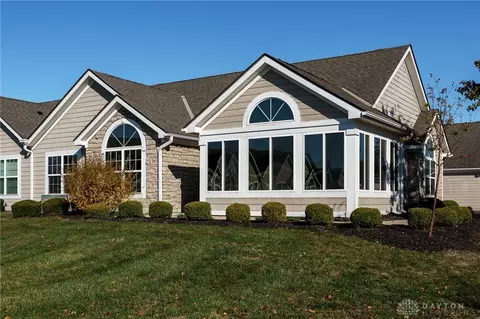 4693 Cobblestone Dr, Tipp City, OH 45371