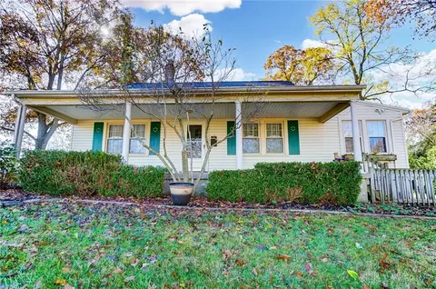 605 S Tanglewood Dr, Springfield, OH 45504