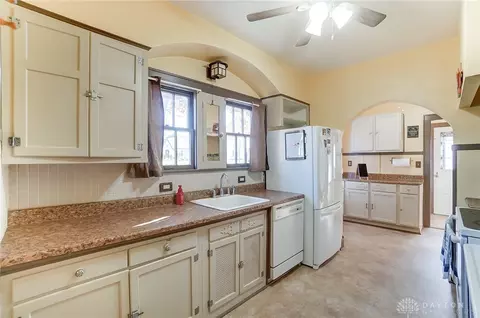 605 S Tanglewood Dr, Springfield, OH 45504 photo 13