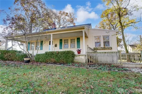 605 S Tanglewood Dr, Springfield, OH 45504 photo 2
