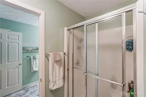 Bath - 4768 Cornell St, Springfield, OH 45503 photo 2 of 3