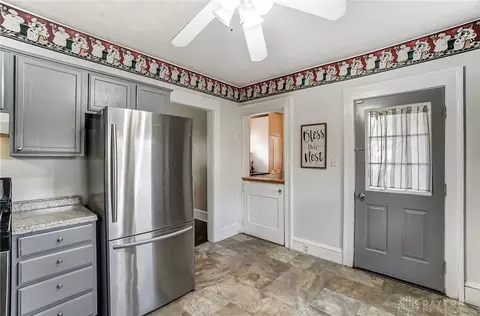 Entry Way - 111 Belleaire Ave, Springfield, OH 45503 photo 2 of 2