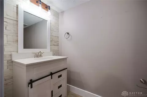 Bath - 270 Stanton Dr, Springboro, OH 45066 photo 5 of 5