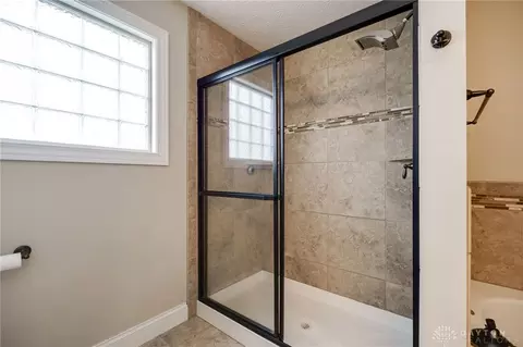 Bath - 270 Stanton Dr, Springboro, OH 45066 photo 2 of 5