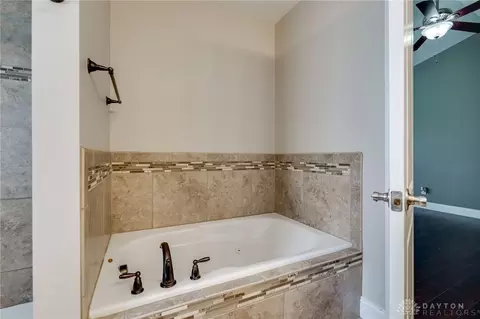 Bath - 270 Stanton Dr, Springboro, OH 45066 photo 3 of 5