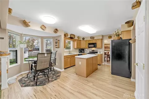 Kitchen - 553 Hamblin Dr, Cincinnati, OH 45255 photo 4 of 4