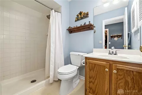 Bath - 553 Hamblin Dr, Cincinnati, OH 45255 photo 2 of 3