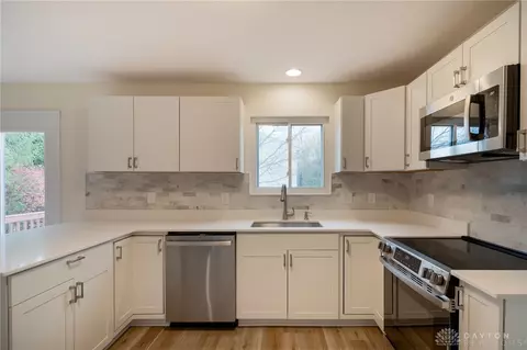 Kitchen - 75 Cambridge Dr, Springboro, OH 45066 photo 2 of 3