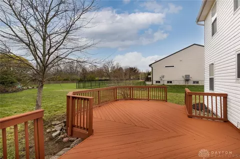 Exterior - 75 Cambridge Dr, Springboro, OH 45066 photo 4 of 7
