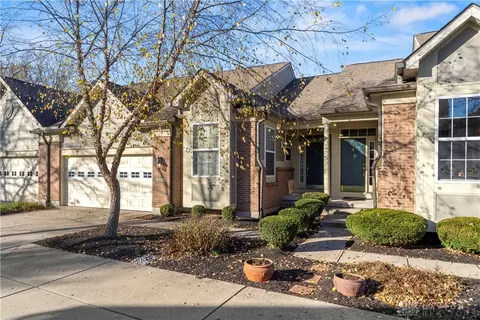 2821 Double Eagle Dr, Beavercreek, OH 45431