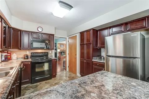 358 Carlyle Cir, Kettering, OH 45429 photo 22