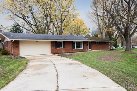 2054 Clearview Dr, Bellbrook, OH 45305