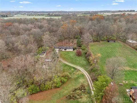 3351 Penewit Rd, Sugarcreek Township, OH 45370