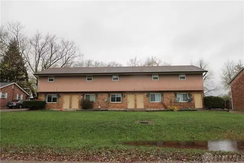 7630 Rosewood Dr, Blanchester, OH 45107
