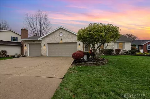 923 Golden Meadows Ct, Trenton, OH 45067