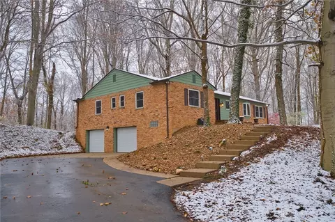 2940 Ironwood Dr, Springfield, OH 45504