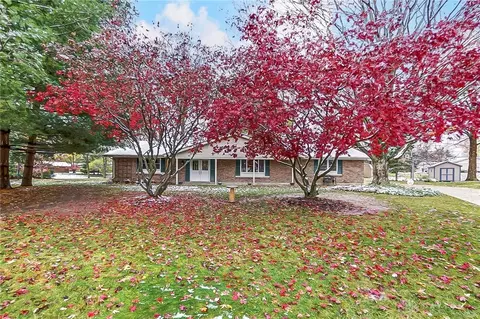 5501 Knollcrest Ct, Centerville, OH 45429