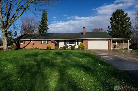 824 Fawcett Dr, Dayton, OH 45434