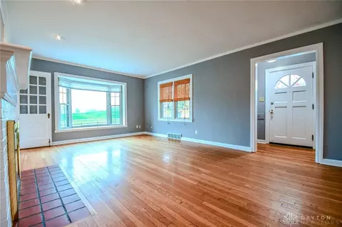 Living - 1401 Abingdon Rd, Kettering, OH 45409 photo 3 of 7