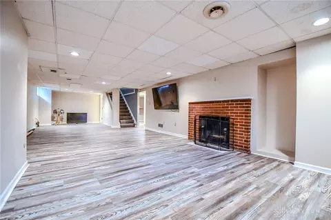 Living - 1401 Abingdon Rd, Kettering, OH 45409 photo 6 of 7