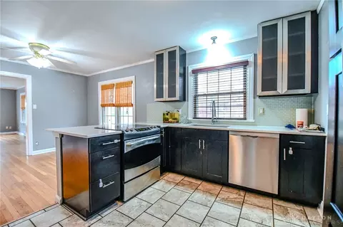 Kitchen - 1401 Abingdon Rd, Kettering, OH 45409 photo 2 of 3