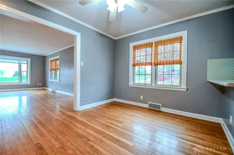 Living - 1401 Abingdon Rd, Kettering, OH 45409 photo 4 of 7