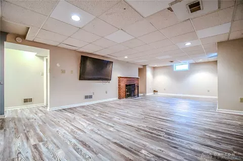 Living - 1401 Abingdon Rd, Kettering, OH 45409 photo 5 of 7