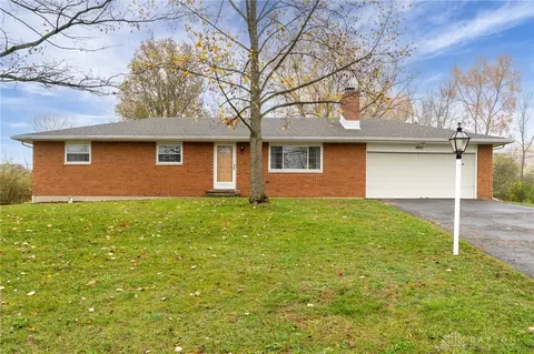 2617 Greene Hills Dr, Dayton, OH 45431