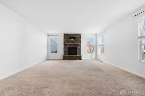 Living - 603 Foxtail Ct, Troy, OH 45373 photo 2 of 5