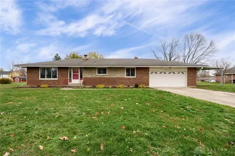 8890 Susan Dr, Centerville, OH 45458
